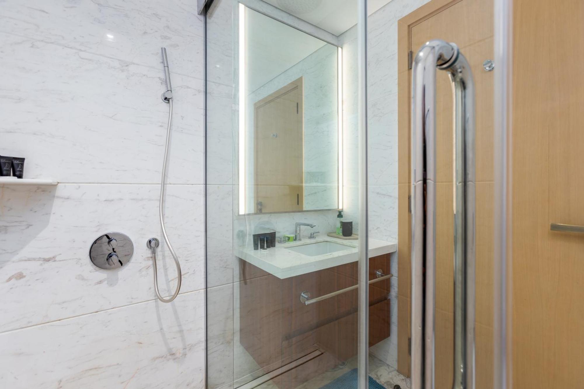 Modern 1Br Apartment, High Floor, Near Dubai Mall Kültér fotó