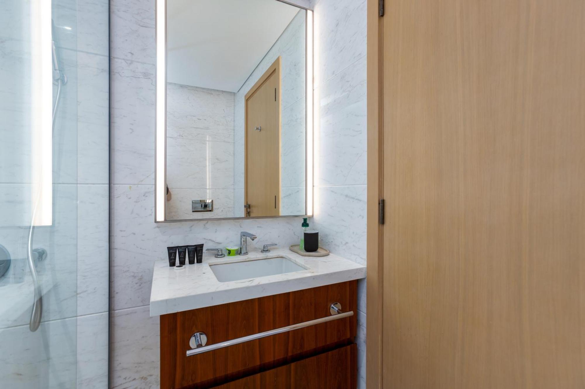 Modern 1Br Apartment, High Floor, Near Dubai Mall Kültér fotó