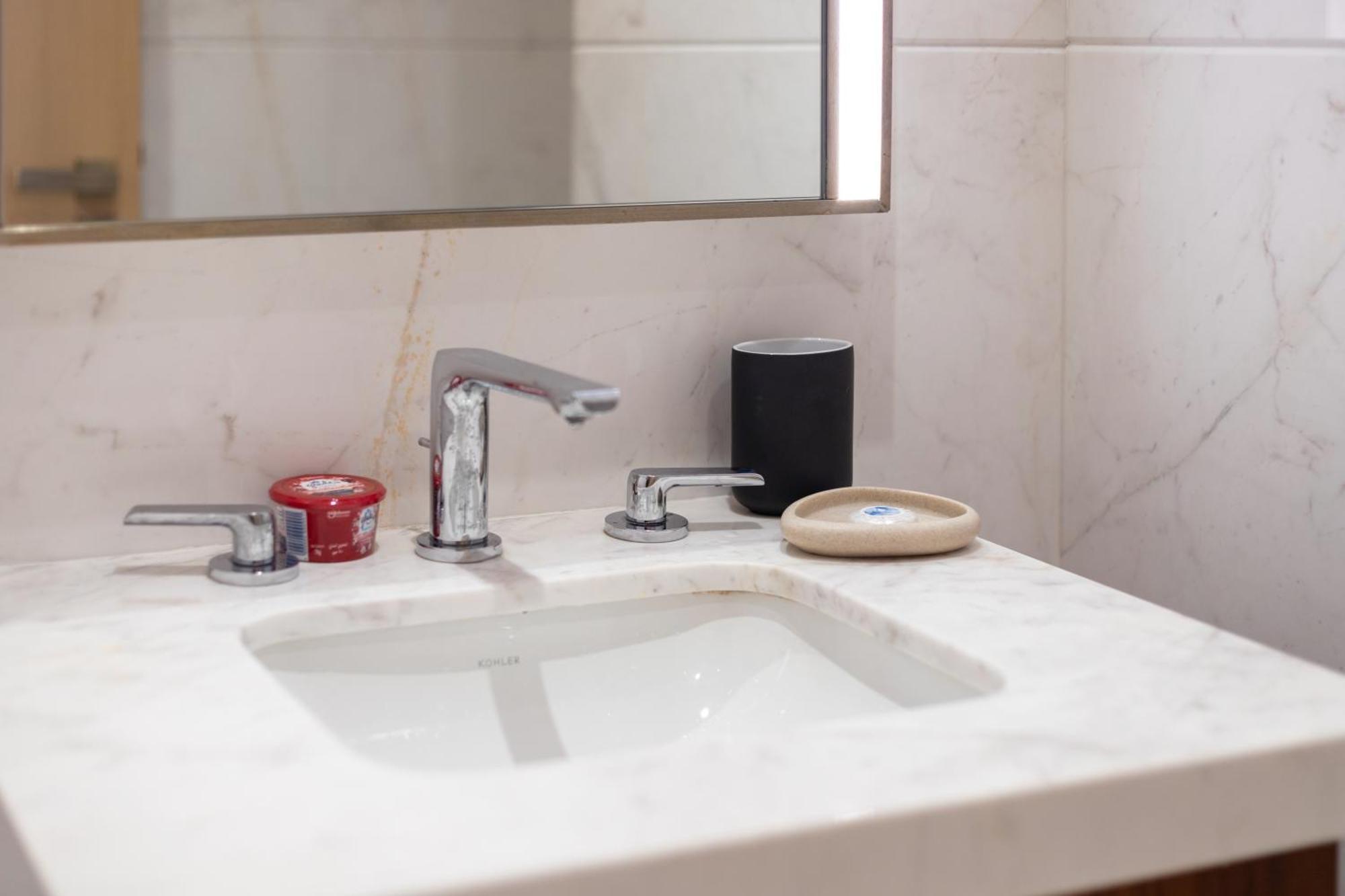 Modern 1Br Apartment, High Floor, Near Dubai Mall Kültér fotó